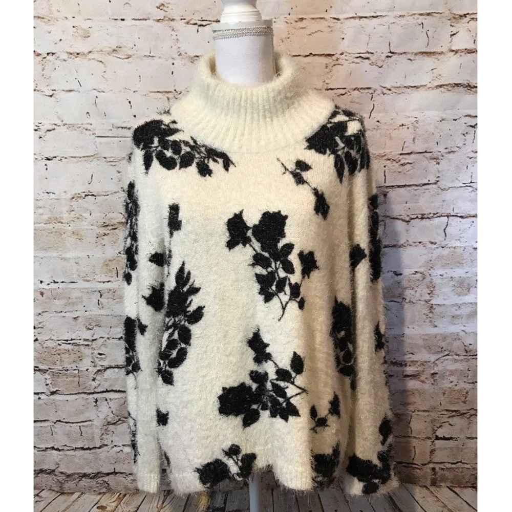 ⚡️Vince Camuto Sweater - Picture 2 of 7